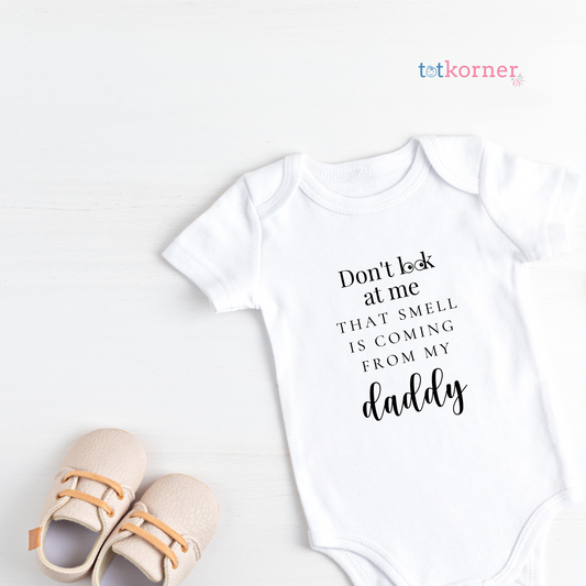Don't Look At Me That Smell Is Coming From My Dad Hilarious Great Gift New Parents Father's Day Dad Joke Mini Me Daddy's Fav Toddler T-Shirt, Don't look at me! That smell is coming from my dad, funny tees, funny baby onesie, funny father's day gift, funny new dad gift, Don’t Look at Me That Smell is From Daddy Short Sleeve Baby Bodysuit Funny Baby Gift