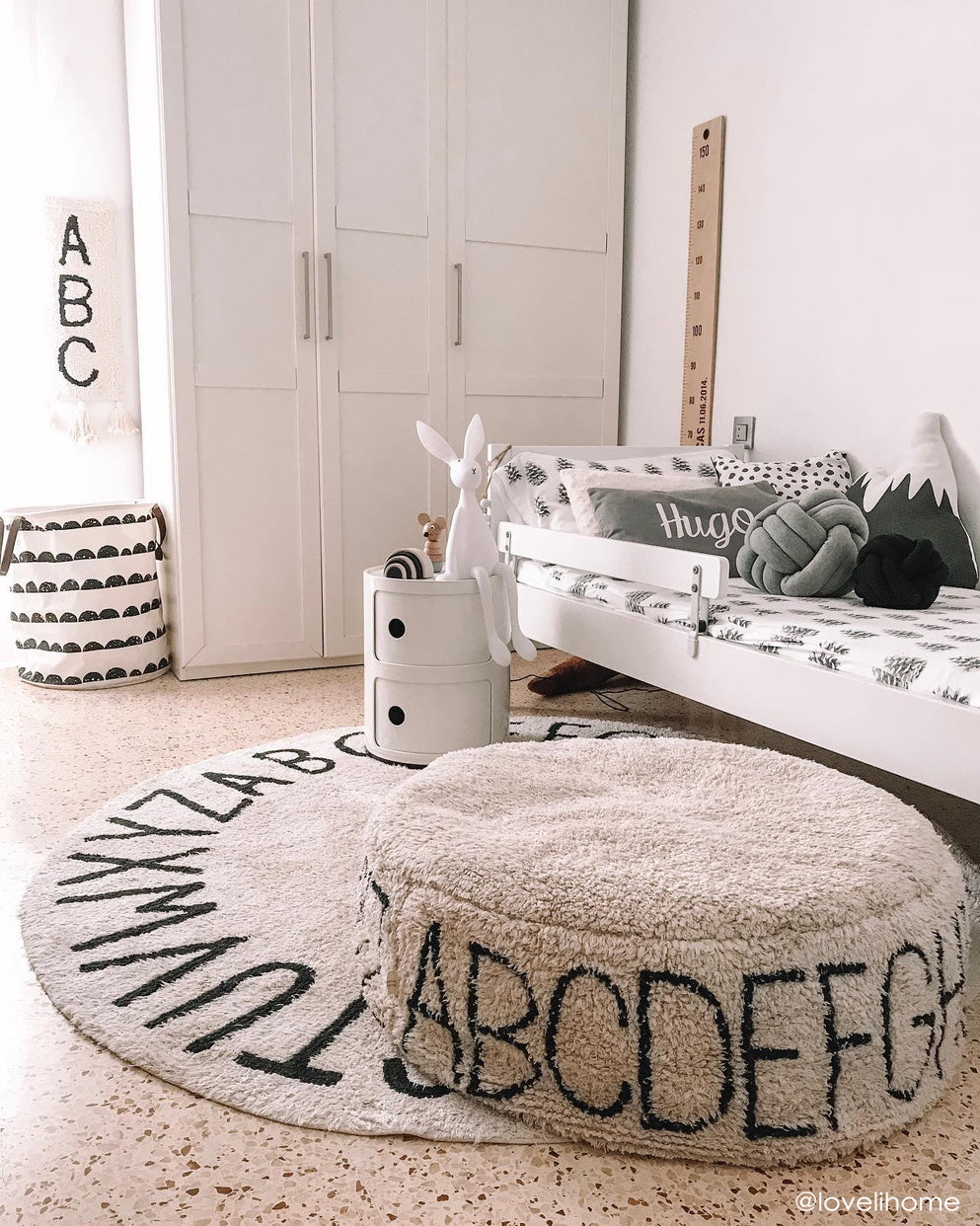 Round ABC  Washable Rug (Natural/Black)